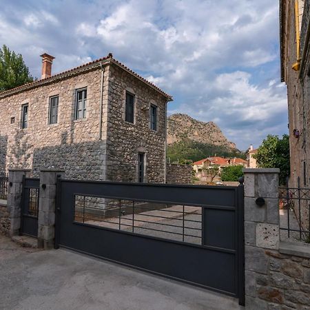 Englezena'S Guesthouse Leonídion Exteriér fotografie