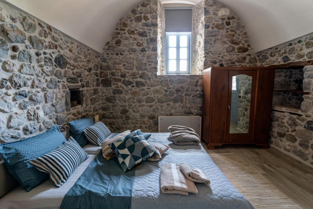 Englezena'S Guesthouse Leonídion Exteriér fotografie