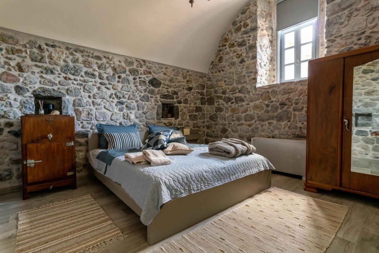 Englezena'S Guesthouse Leonídion Exteriér fotografie