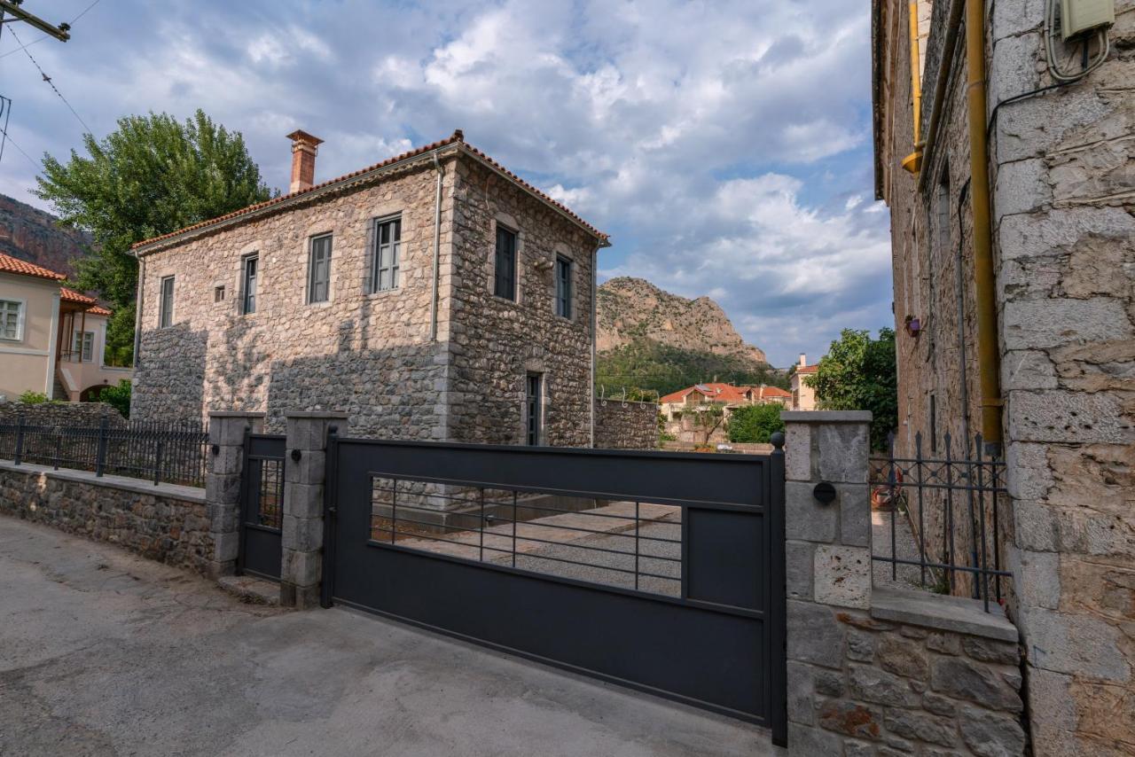 Englezena'S Guesthouse Leonídion Exteriér fotografie